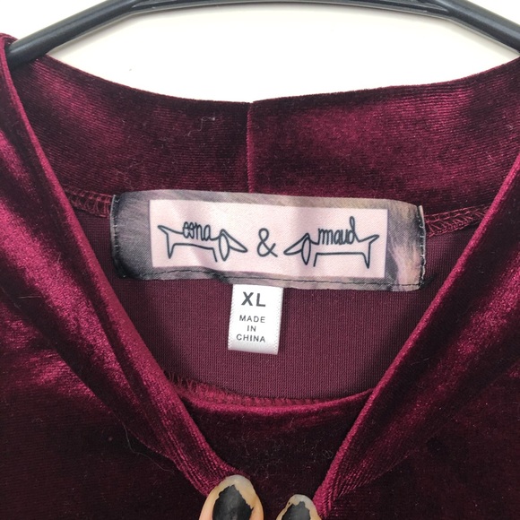 ✨Oona & Maud Top w/ Cut Out Shoulders✨ - Picture 5 of 5